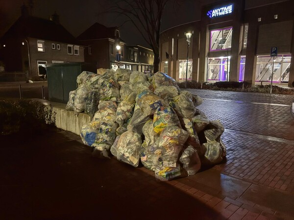 Afvalzakken op straat
