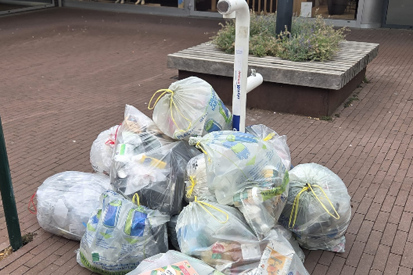 Afval op watertappunt 
