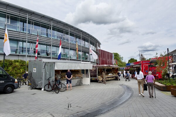 markt terug voor het raadhuis