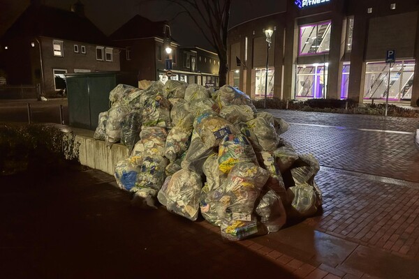 Afvalzakken op straat